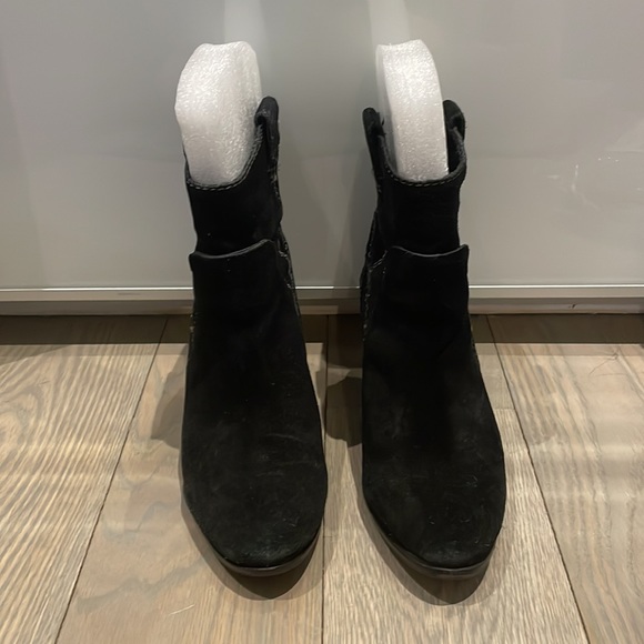 Vince Camaro Maves Black Suede Bootie Sz 6.5 - Picture 6 of 13